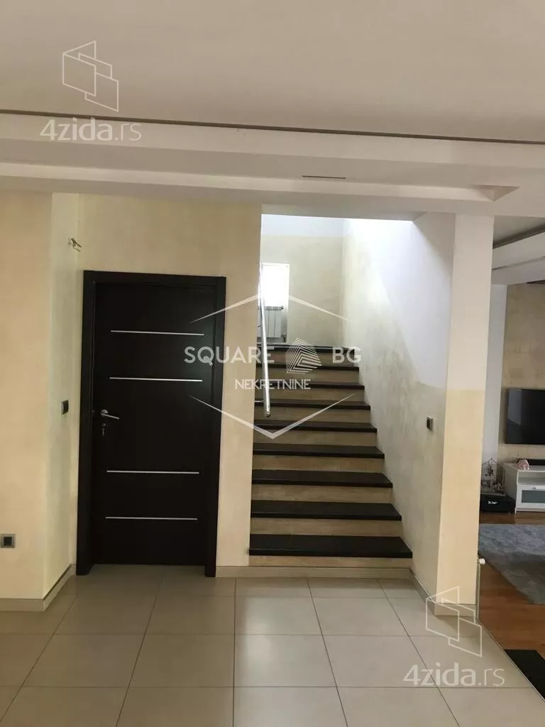 Šestosoban stan | 4zida