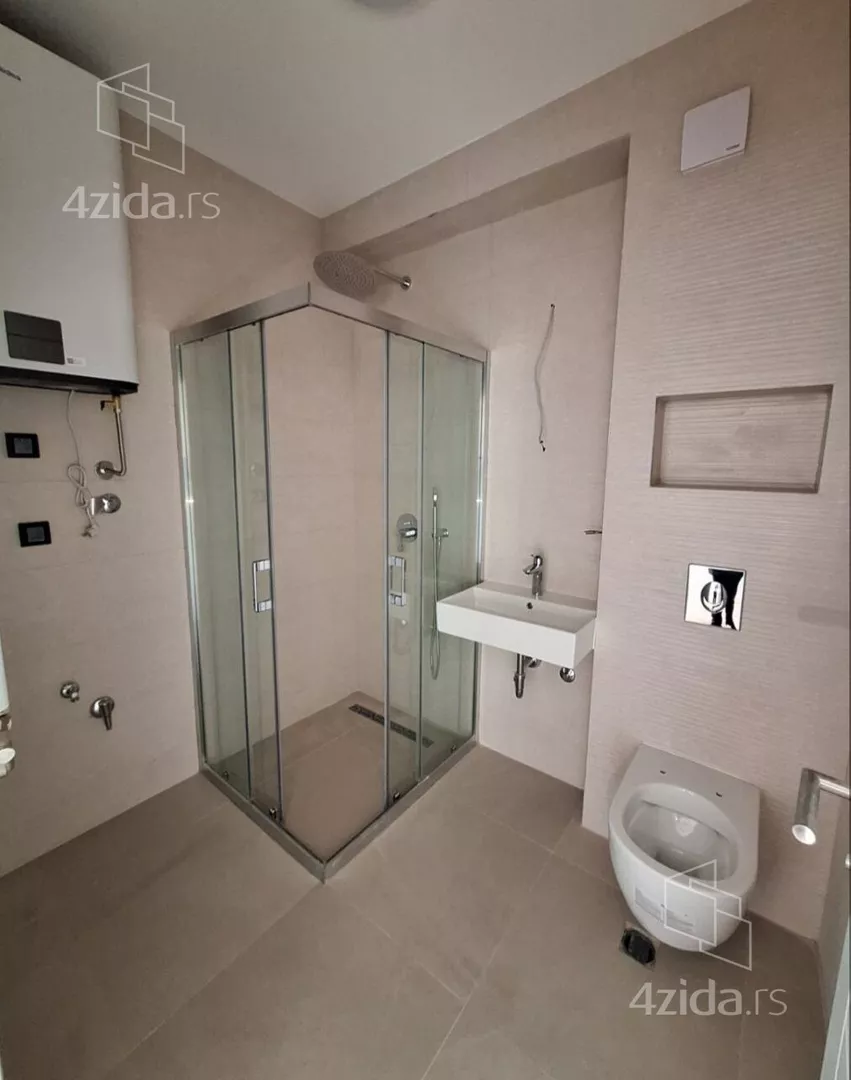 Četvoroiposoban stan | 4zida