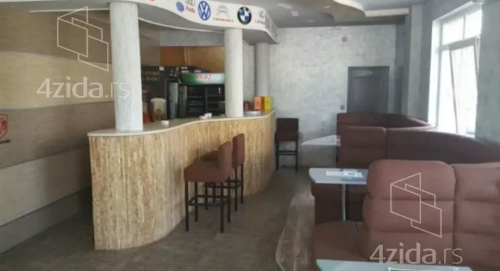 Poslovna zgrada | 4zida