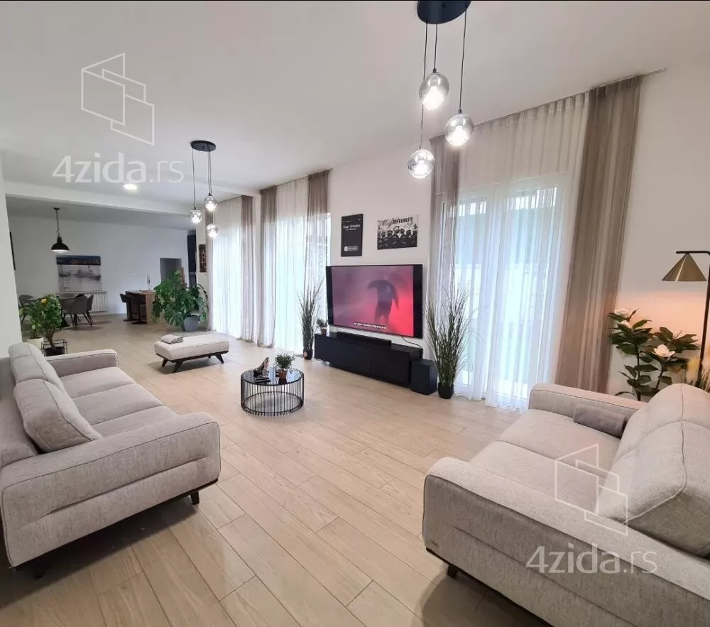 Šestosoban stan | 4zida