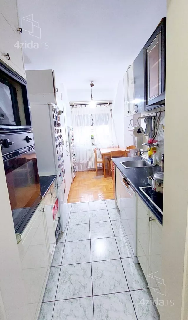 Petoiposoban stan | 4zida