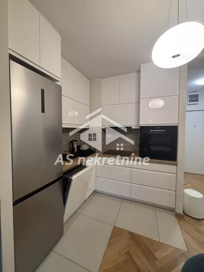 Vukov Spomenik | 4zida.rs