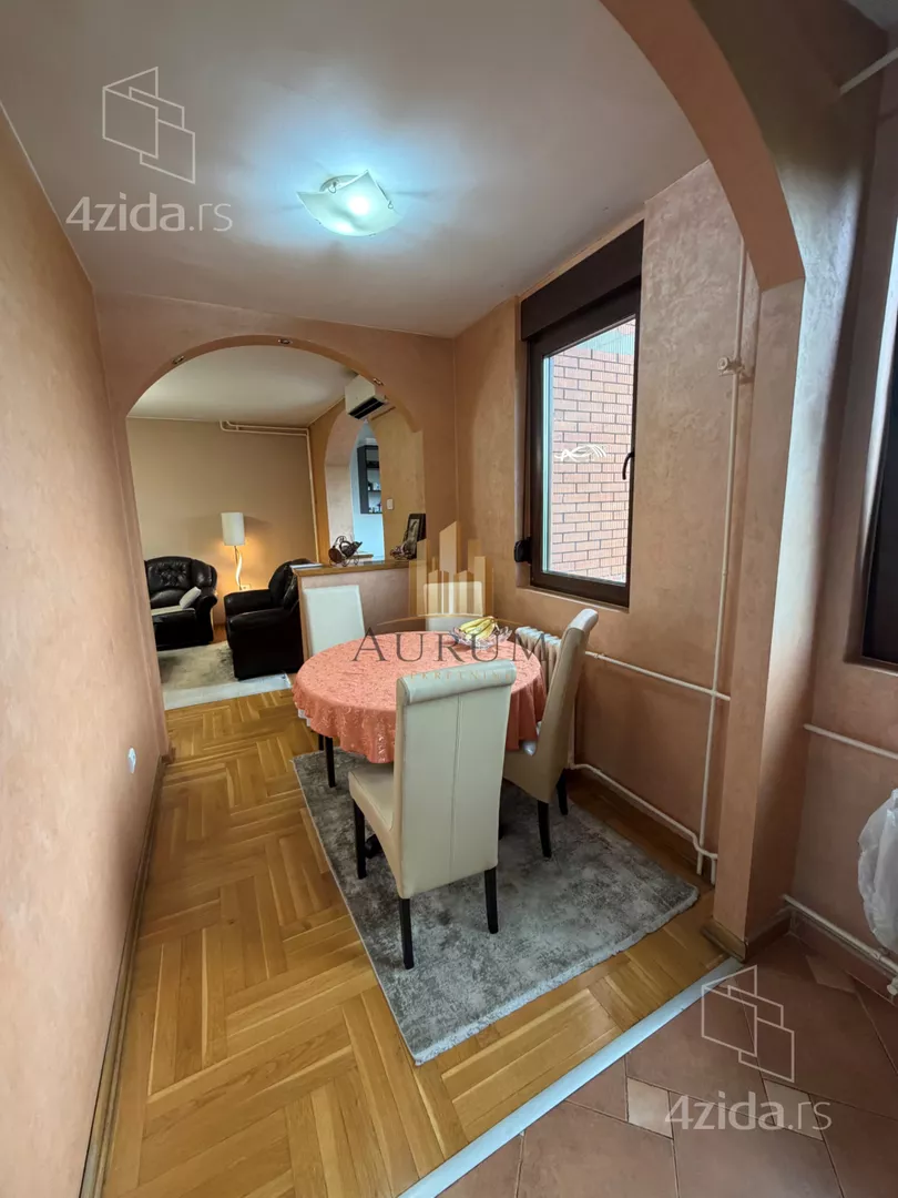 Četvoroiposoban stan | 4zida