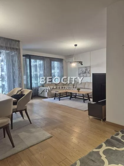 Tadije Sondermajera | 4zida.rs