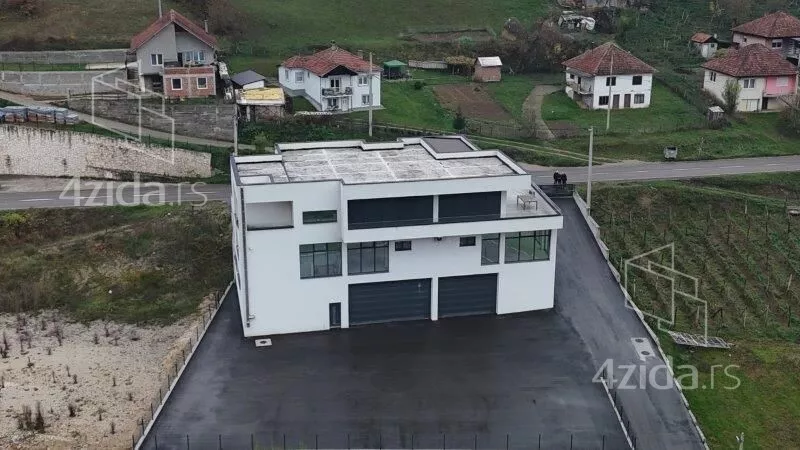 Poslovna zgrada | 4zida