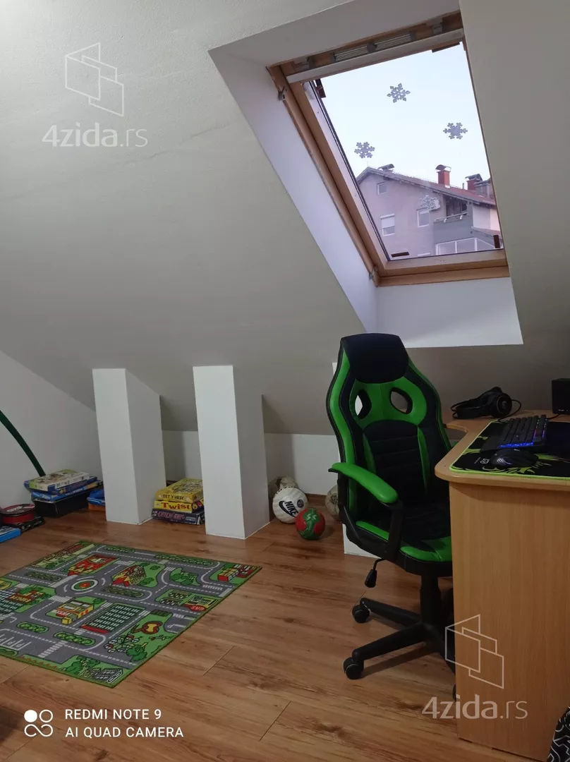 Petoiposoban stan | 4zida