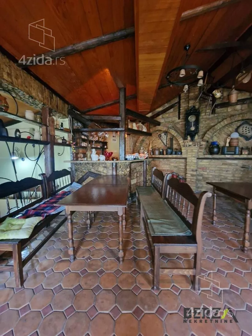 Lokal | 4zida