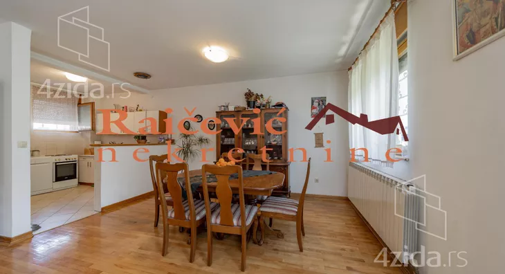 Petosoban stan | 4zida