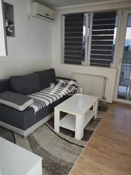 Jovana Popovića | 4zida.rs