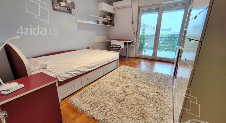 Šestosoban stan | 4zida