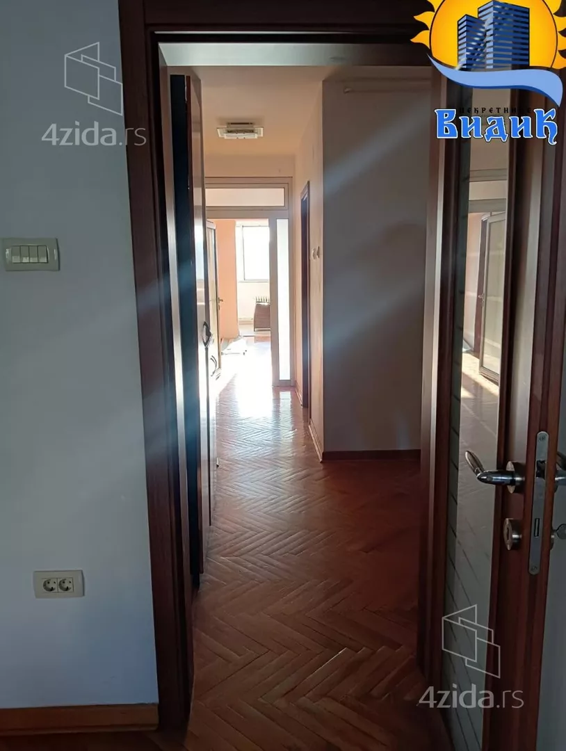 Četvoroiposoban stan | 4zida