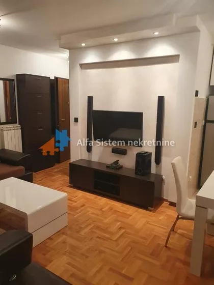 Crveni Krst Vračar | 4zida.rs