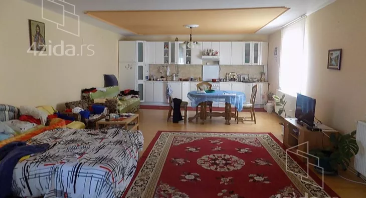 Poslovna zgrada | 4zida