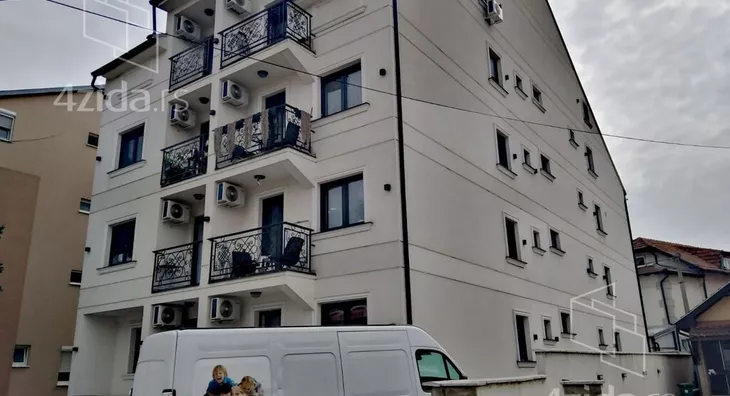 Troiposoban stan | 4zida