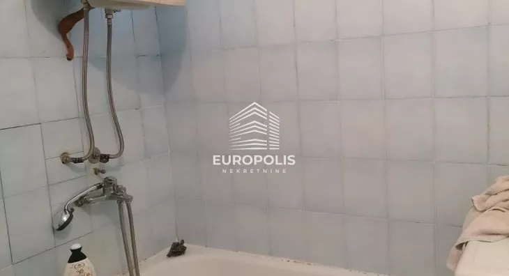 Šestosoban stan | 4zida