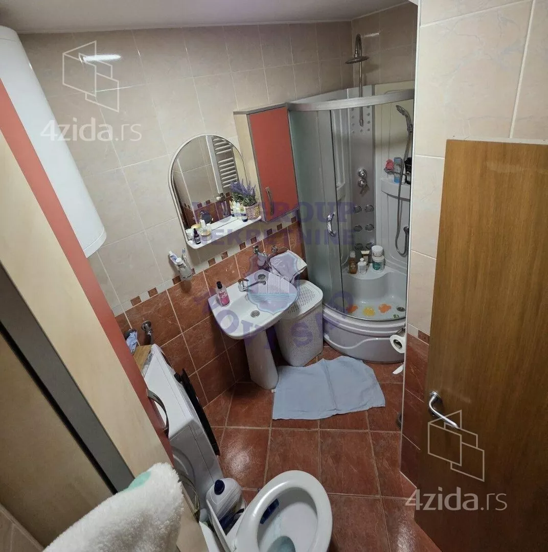 Šestosoban stan | 4zida