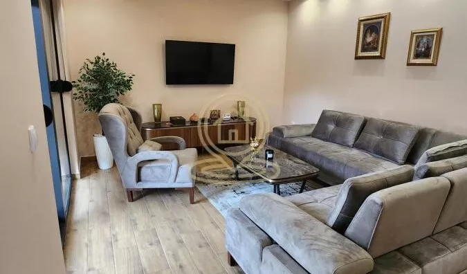 Poslovna zgrada | 4zida