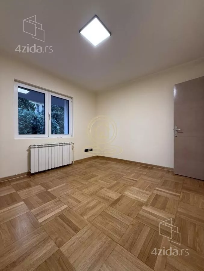 Četvoroiposoban stan | 4zida