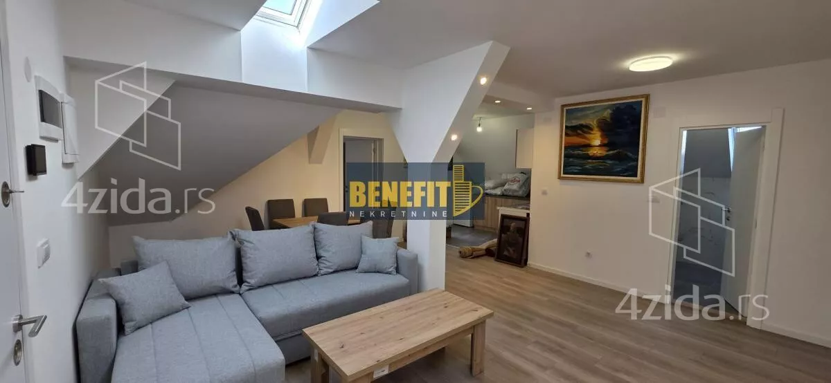 Četvoroiposoban stan | 4zida