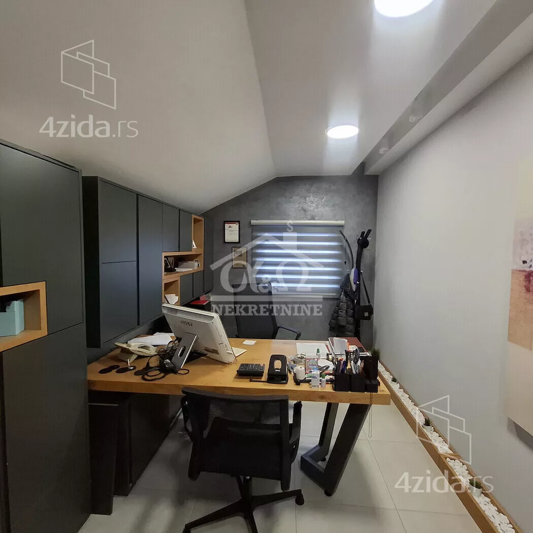 Poslovna zgrada | 4zida