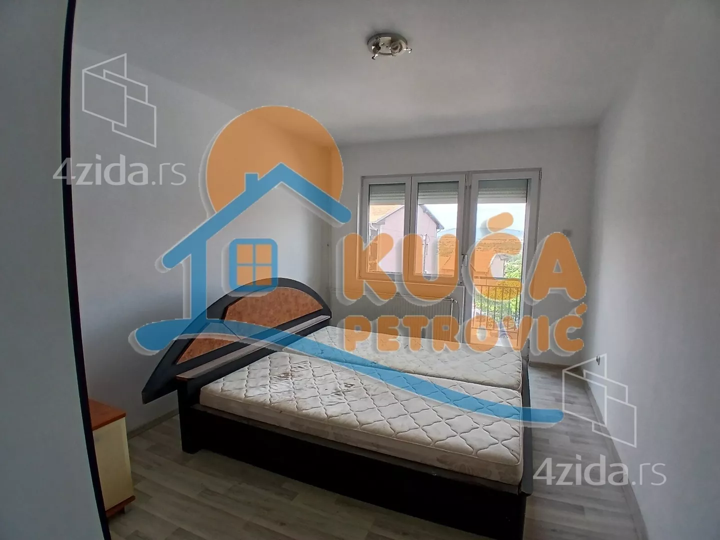 Lokal | 4zida