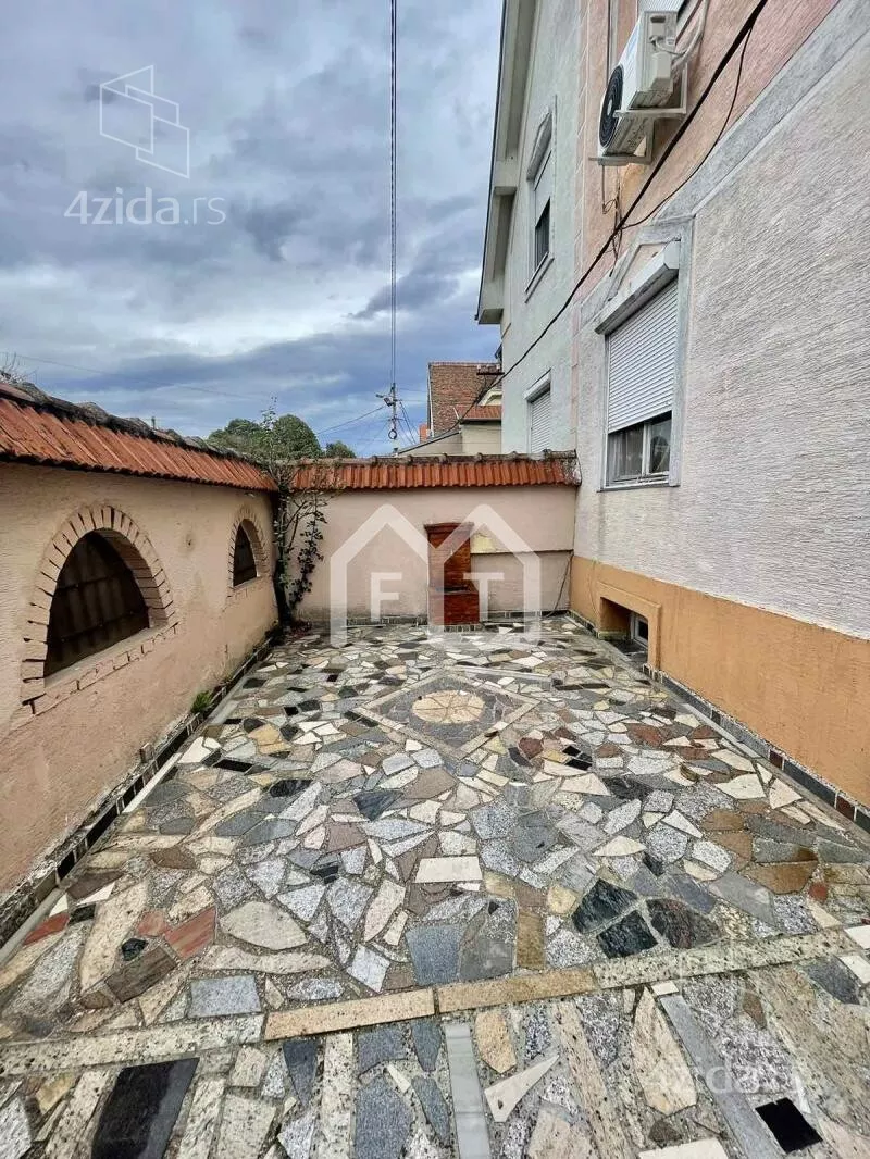 Četvoroiposoban stan | 4zida