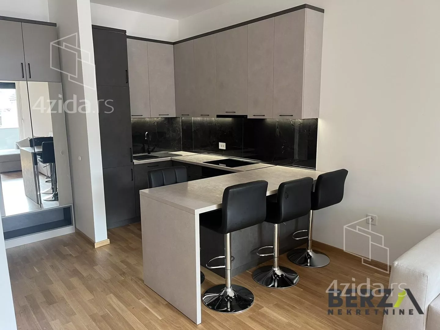 Jednoiposoban stan | 4zida