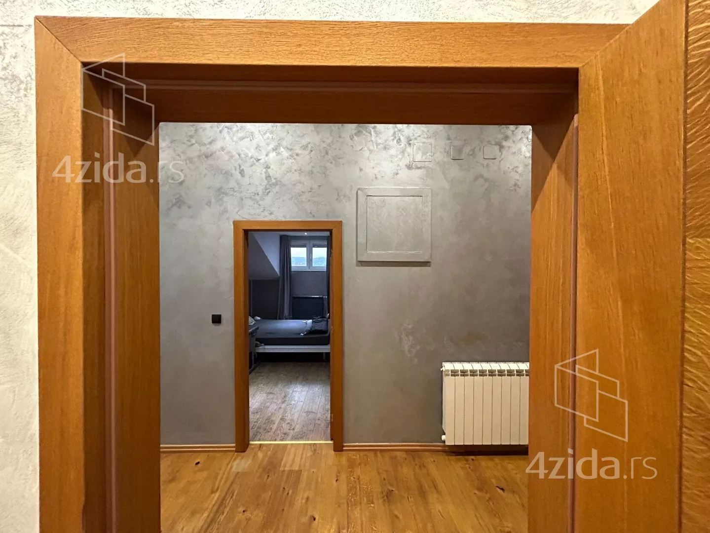 Četvoroiposoban stan | 4zida