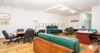 Stan 87m2 + 70m2 dvorište | 4zida.rs