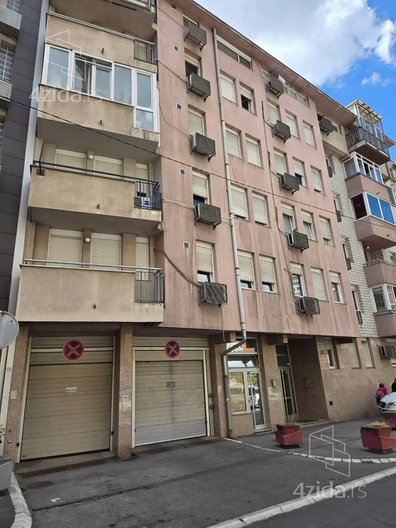 Garaža | 4zida