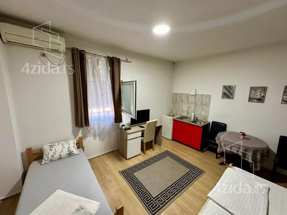 Poslovna zgrada | 4zida