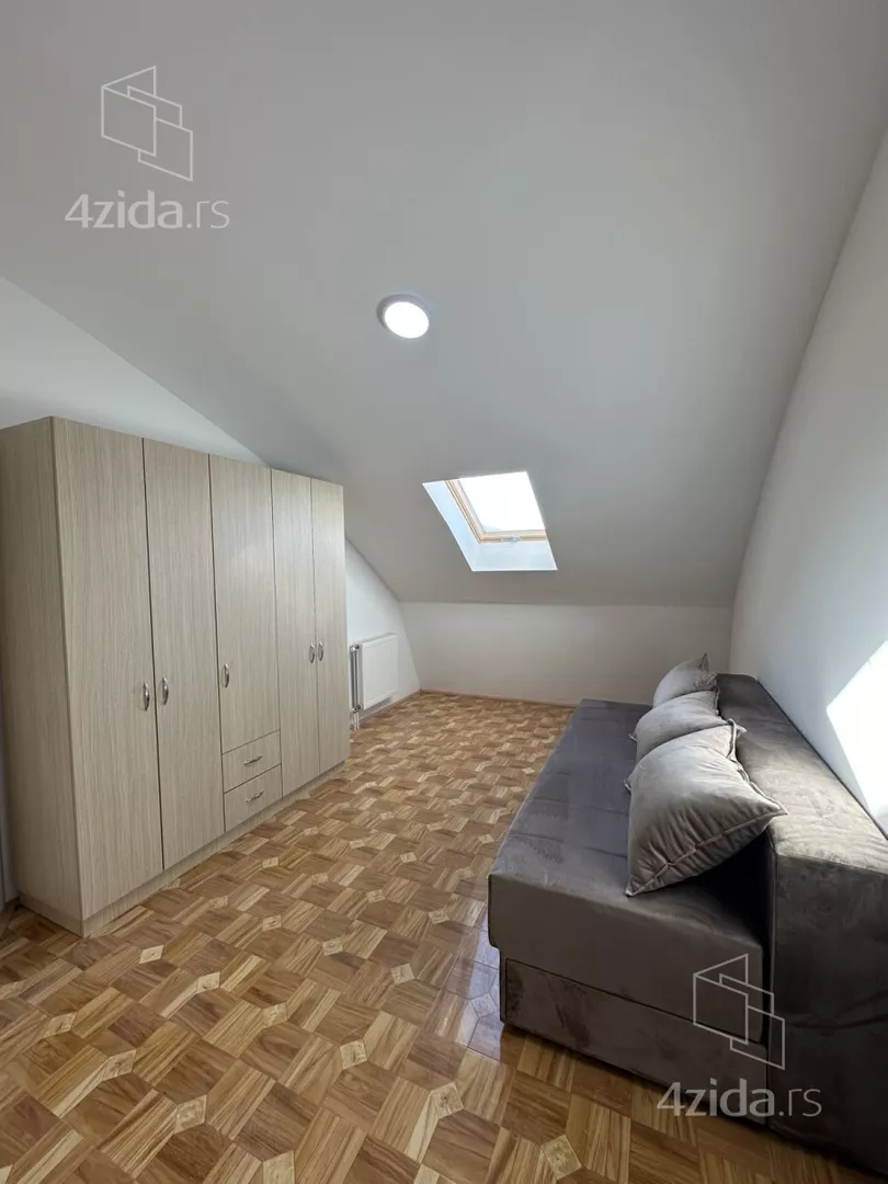 Petosoban stan | 4zida