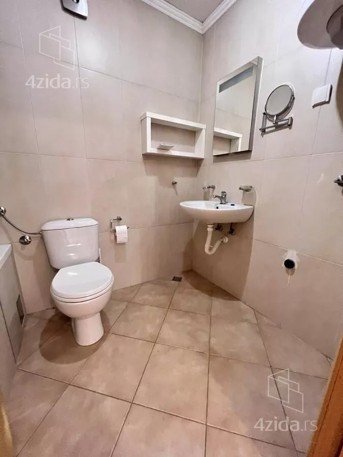 Šestosoban stan | 4zida