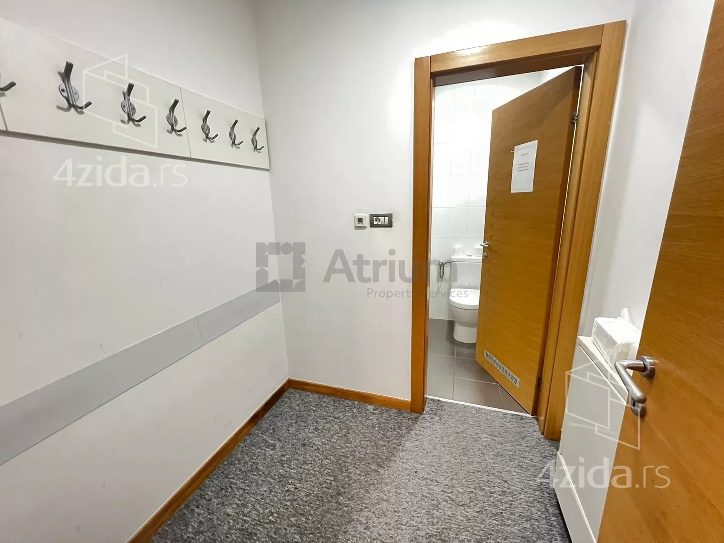 Poslovna zgrada | 4zida