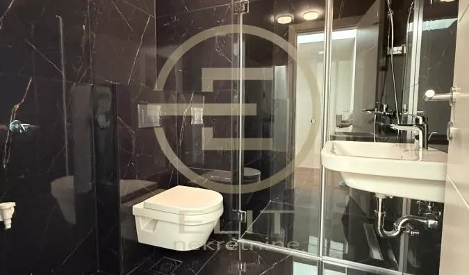 Šestosoban stan | 4zida