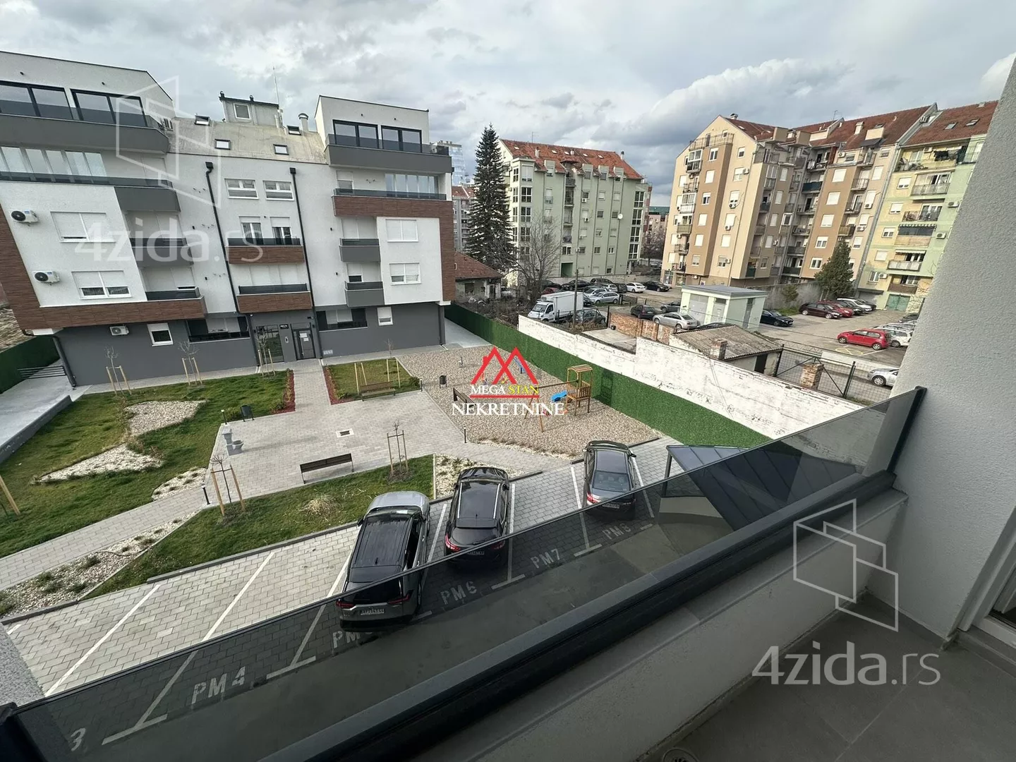 Jednoiposoban stan | 4zida