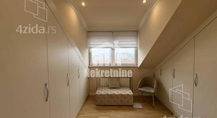 Šestoiposoban stan | 4zida