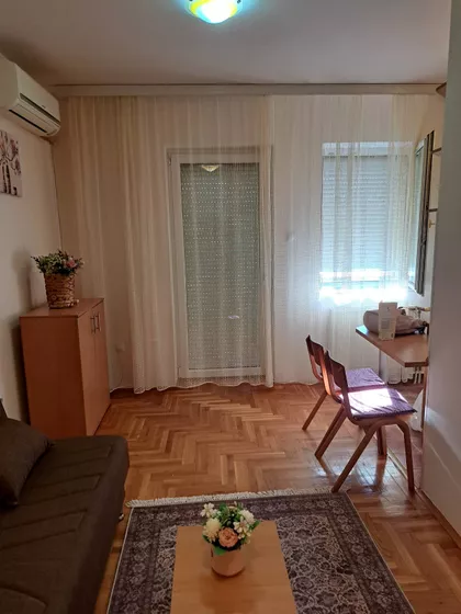 Prvomajska | 4zida.rs