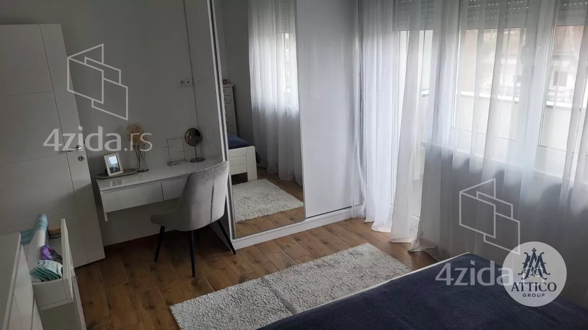 Četvoroiposoban stan | 4zida