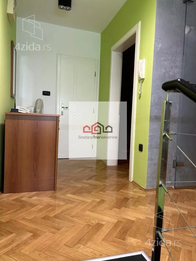 Četvoroiposoban stan | 4zida