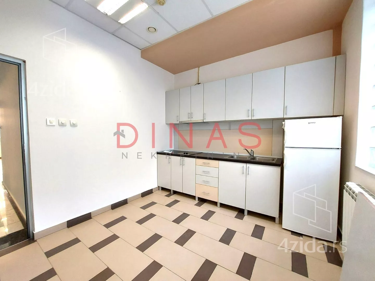 Poslovni prostor | 4zida