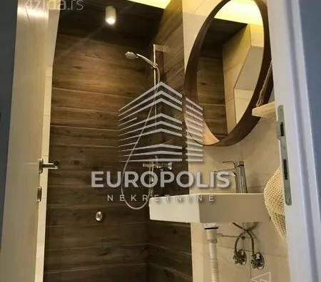 Četvoroiposoban stan | 4zida