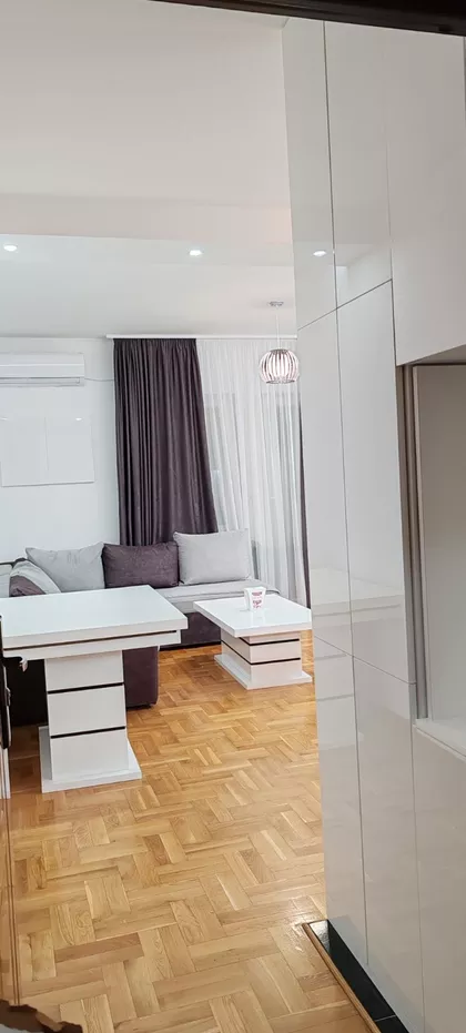 Jovana Raskovica | 4zida.rs