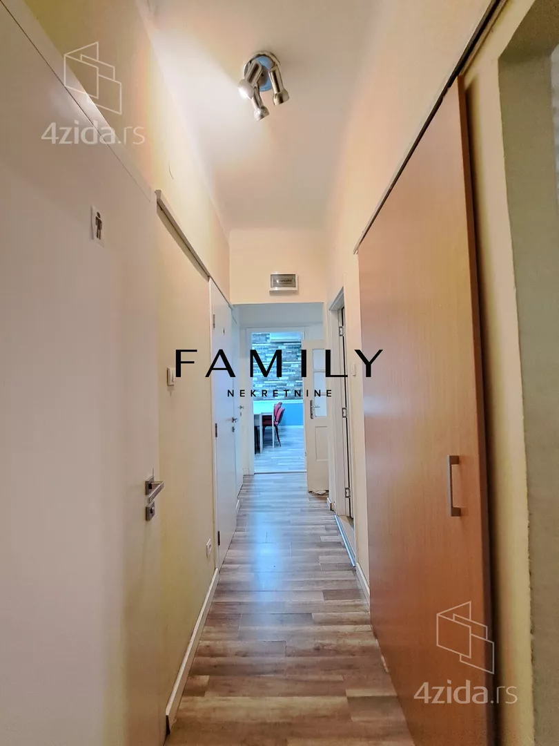 Šestosoban stan | 4zida