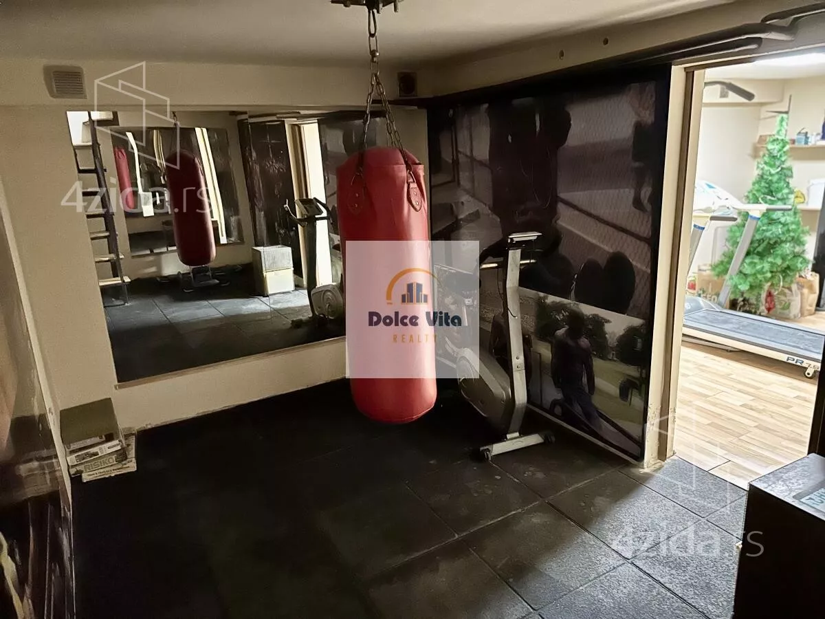 Šestosoban stan | 4zida