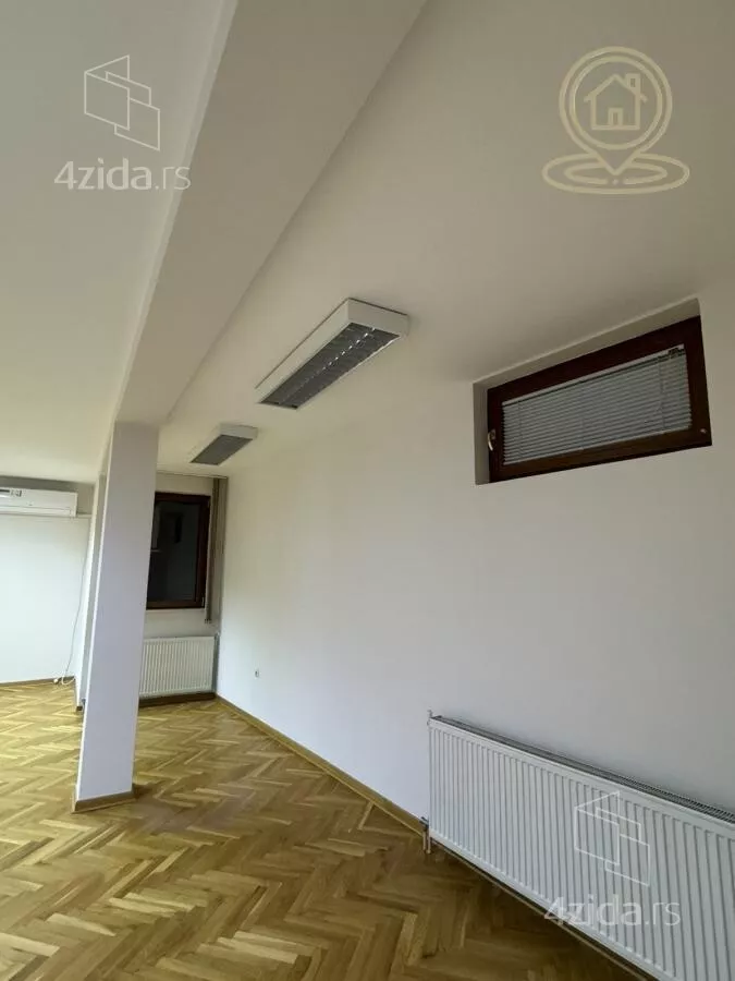 Četvoroiposoban stan | 4zida