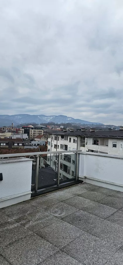 Gimnazijska 8 | 4zida.rs