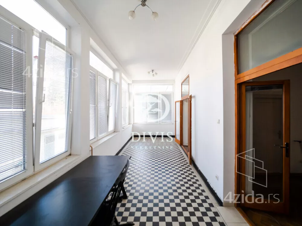 Četvoroiposoban stan | 4zida