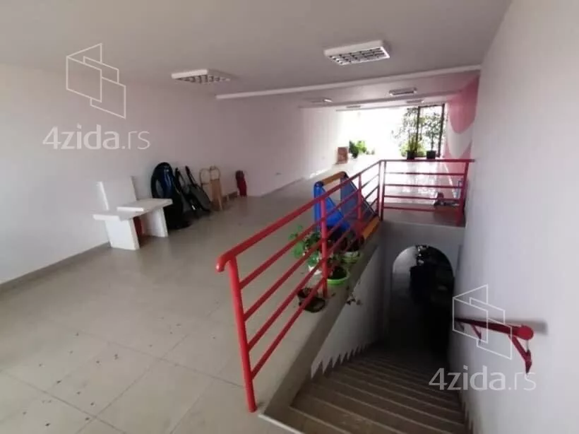 Poslovni prostor | 4zida