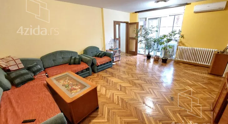 Troiposoban stan | 4zida